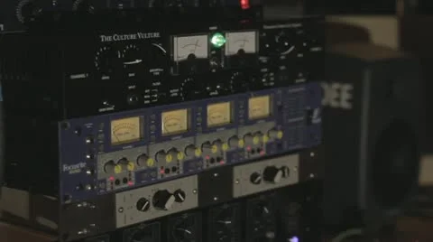 Pre amps in a rack 库存影片 21240828
