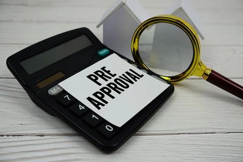Pre-approval text message with house model, calculator and magnifying glass.. Foto stock