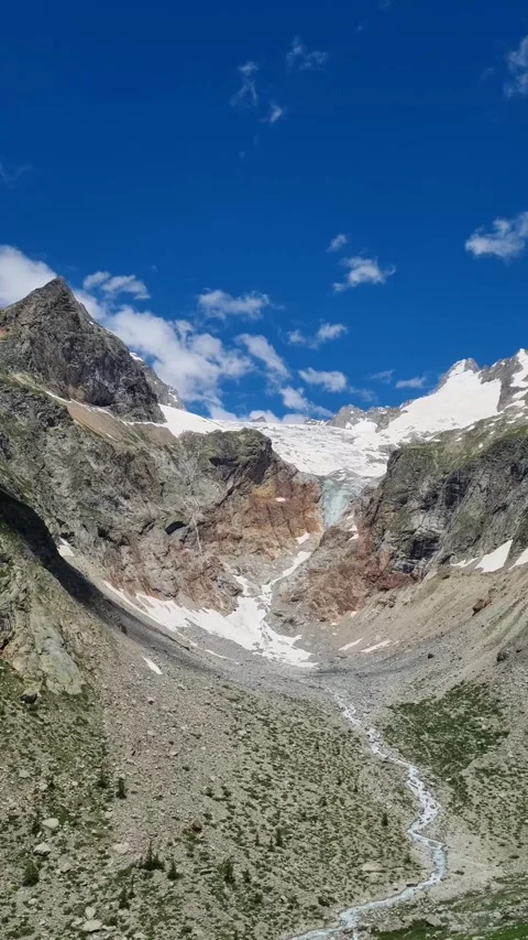 Pre-de-Bar and Mont-Dolant glacier from Val Ferré Video stock 284668439