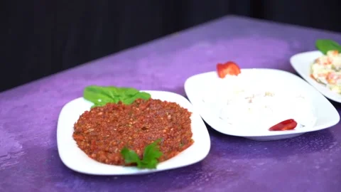 Pre-dinner appetizer presentation video Vídeos de archivo 150094696
