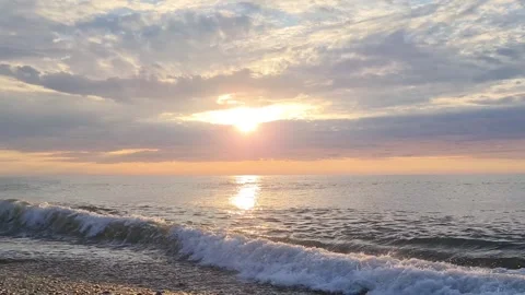 Pre-Sunset Waves with Pebble Sounds Black Sea 4K – Mute Vidéo 332430866