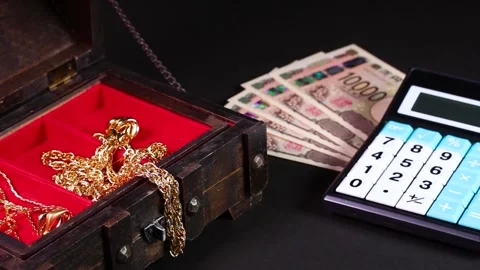 Precious metals, 10,000 yen bills and a calculator, rotating Stock-Footage 314972747
