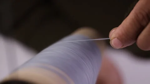 Precise Threading Of Yarn Onto A Spool In Close-Up 库存影片 300664737