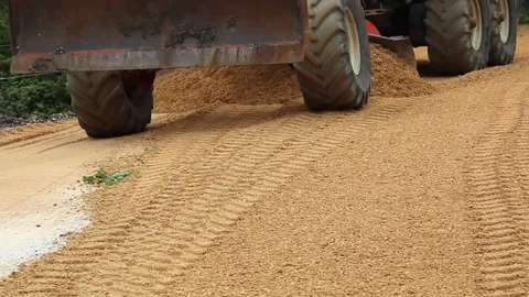 The precise work of a grader in action on the gravel. Stock Footage 108901368