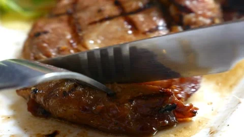 With precision and care, a chef slices a delicious steak, cinematic video 库存影片 336581787