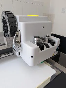 Precision Digital Cutting Machine in Operation 스톡 사진