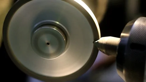 Precision machining of metal tools Stockbeeldmateriaal 75545735