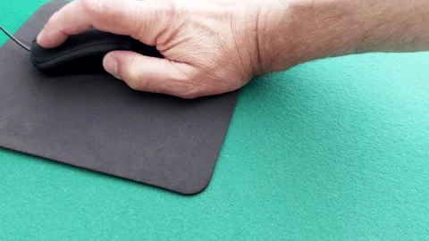 Precision in Motion: Hand on Mouse Over Soft Green Surface 스톡 동영상 316288544