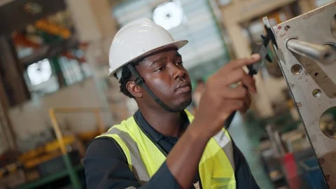 Precision in Production Vidéo 335679161