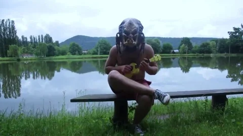 Predator plays on ukulele Video stock 69153253