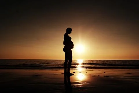 Pregnancy in sunset 库存照片