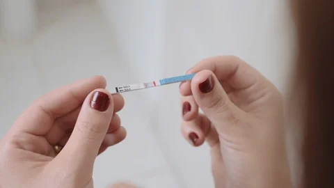 Pregnancy test with negative result Vídeo Stock 99732242