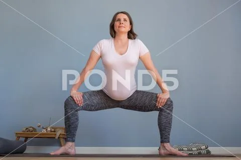 9,000+ Yoga Poses For Pregnant Women Future Mother Motherhood And Fitness  Stock Photos, Pictures & Royalty-Free Images - iStock