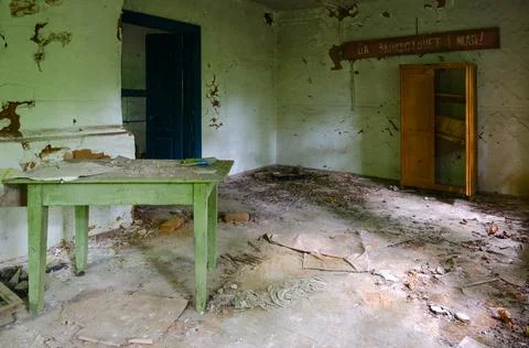 Premises of abandoned elementary school in exclusion zone of Chernobyl, Belarus Foto stock