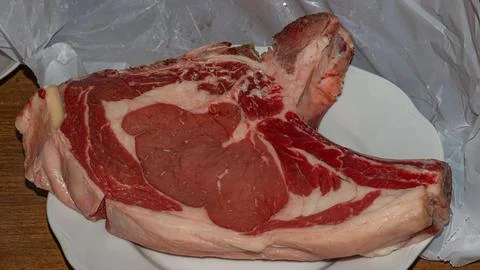 A premium cut of raw beef steak, rich in marbling and color, presented on a.. Foto stock