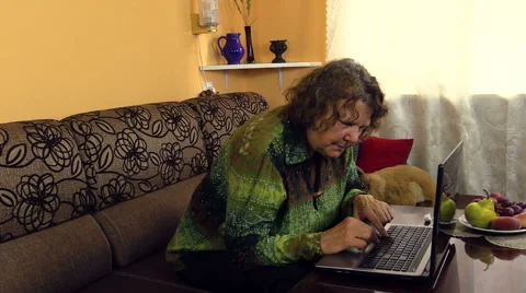 Preoccupied grandma research computer buttons function 스톡 동영상 42012409