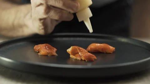 Preparando comida gourmet . Preparing gourmet food Stock Footage 120032828