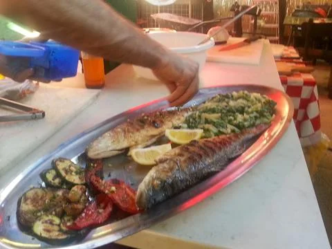 Preparation and Serving of Fish Platter Foto stock