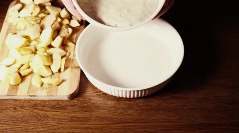 Preparation of apple pie. Video stock 68933376