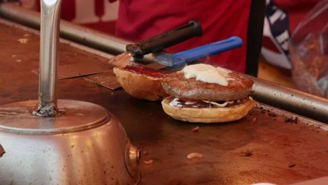 Preparation of bread with hamburger on a hot grill 스톡 동영상 158922061