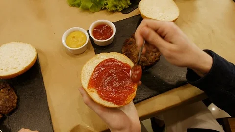 Preparation of bun for burger preparation Stock-Footage 119907511