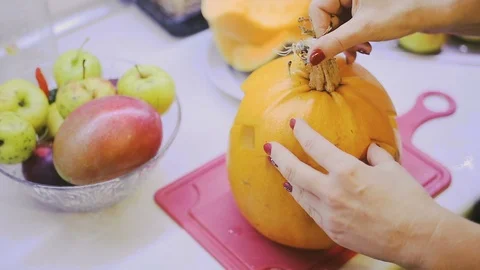 Preparation for the celebration of Halloween Vídeo Stock 97567355