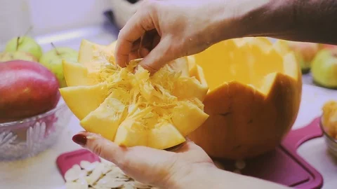 Preparation for the celebration of Halloween Vídeo Stock 97781285