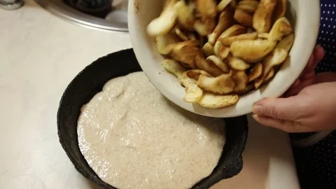 Preparation of charlotte. Vídeos de archivo 70240060