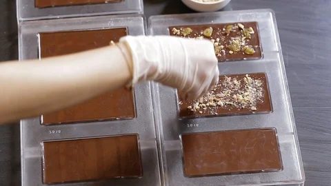 Preparation of dark chocolate bars 스톡 동영상 94229642