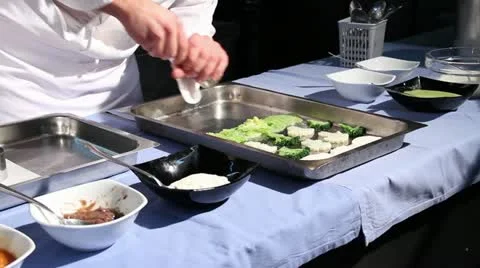 Preparation of a dish in the kitchen Video stock 12032600