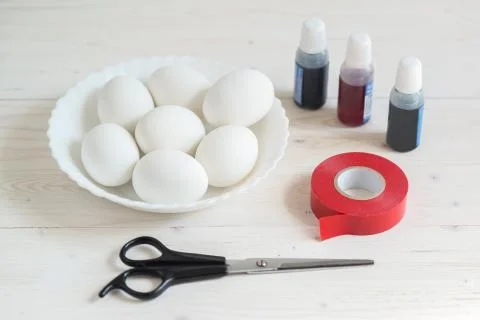 Preparation for egg coloring for the chrestian Easter holiday with the use of Stock-Fotos