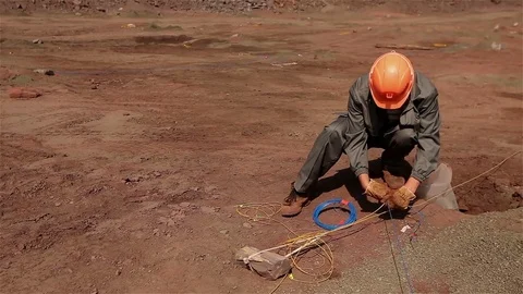 Preparation of an explosion in the quarry, workers are preparing charges Vidéo 75633013