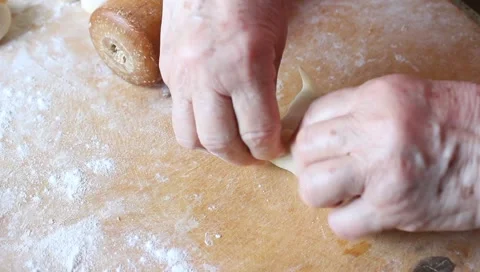 Preparation of the fresh test, flour, for baking of rolls, a kitchen table Vídeo Stock 149031216