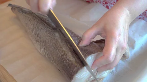 Preparation of fried fish in the kitchen Video stock 93215859