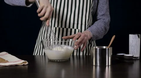 Preparation of fritters Vidéo 62312929