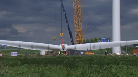 Preparation for hoisting the rotor blades of a wind turbine Vidéo 50126894