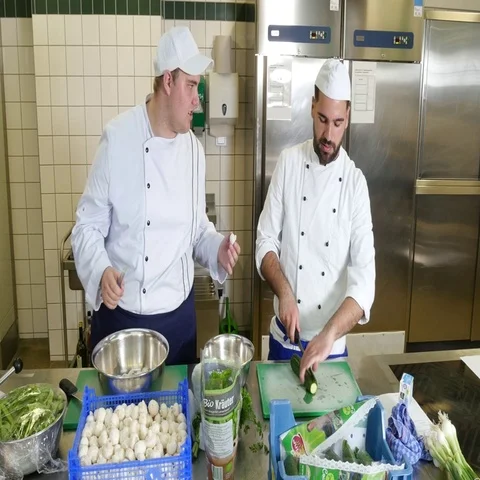 Preparation for lunch in a commercial kitchen. 스톡 동영상 69484183