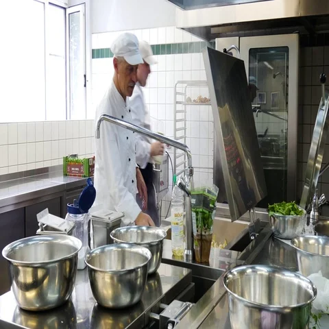 Preparation for lunch in a commercial kitchen. 스톡 동영상 69488533