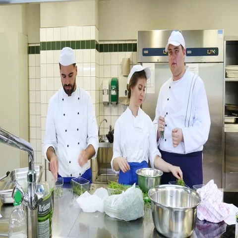Preparation for lunch in a commercial kitchen. Video stock 69489744
