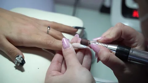 Preparation of nails with a manicure machine for manicure Vídeo Stock 330465764