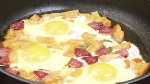 Preparation of omelets. Timelapse. Video stock 86595725