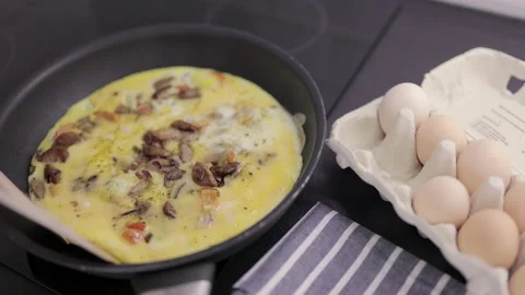 Preparation of an omelette for breakfast. Stock-Footage 148930800