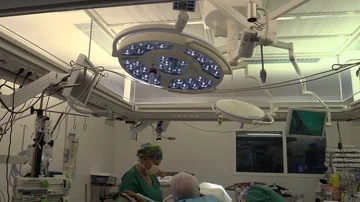 Preparation of the operation by surgeons Stock Footage 85936011