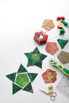 Preparation of pentagon and triangular pieces of fabric for sewing patchwor.. 스톡 사진
