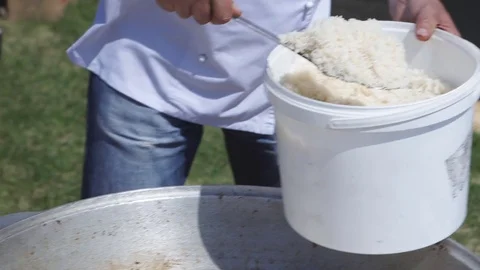 Preparation pilaf in the cauldron 動画素材 72277452