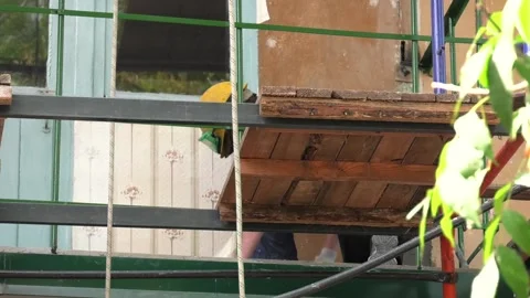 Preparation for repair work on the facade of the building Video stock 100553430