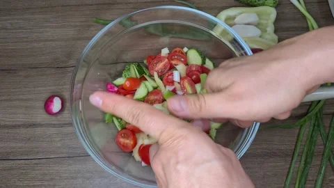 Preparation Of Salad. Cut Vegetables Видео 165505328
