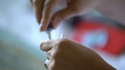 Preparation of syringe for injection 스톡 동영상 106013419