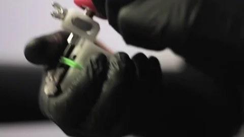 Preparation of tattoo machines for work 動画素材 74616835