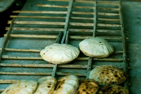 . Preparation of tradition arabic bread Foto stock